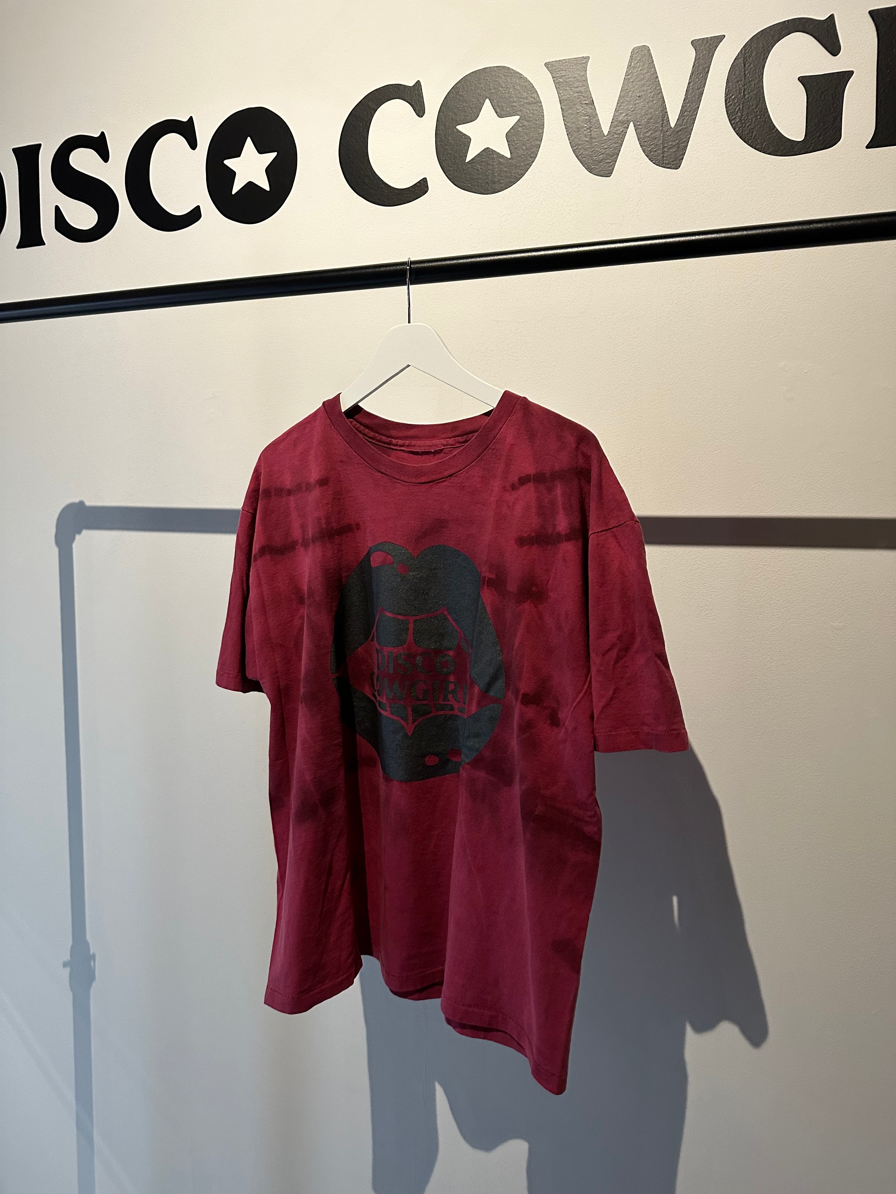 Vintage Kiss Tee- crimson tie dye