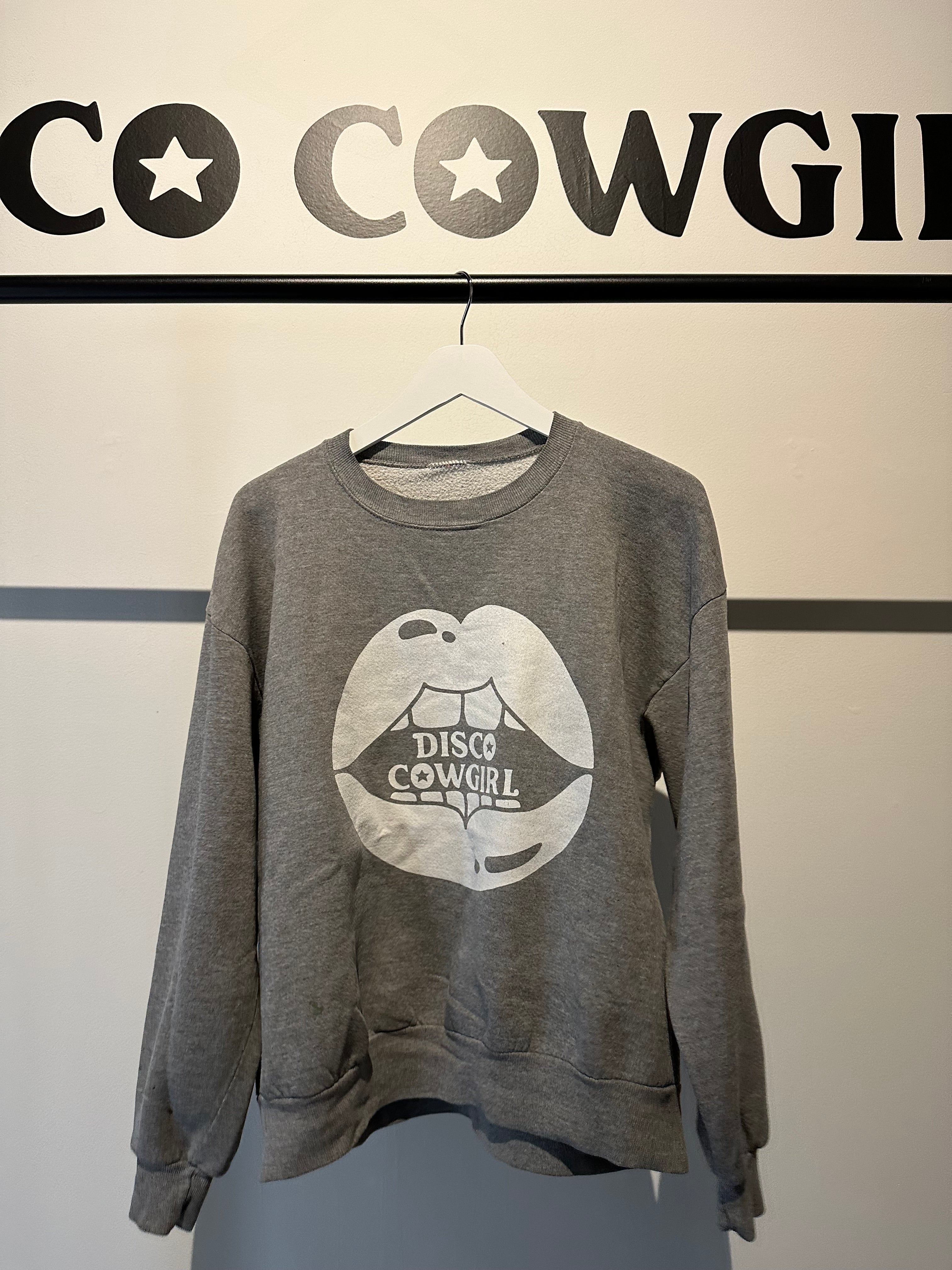 Vintage Kiss Pullover- white on grey